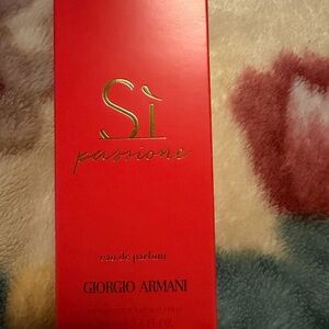 Giorgio Armani Si Passione Red and Gold Packaging